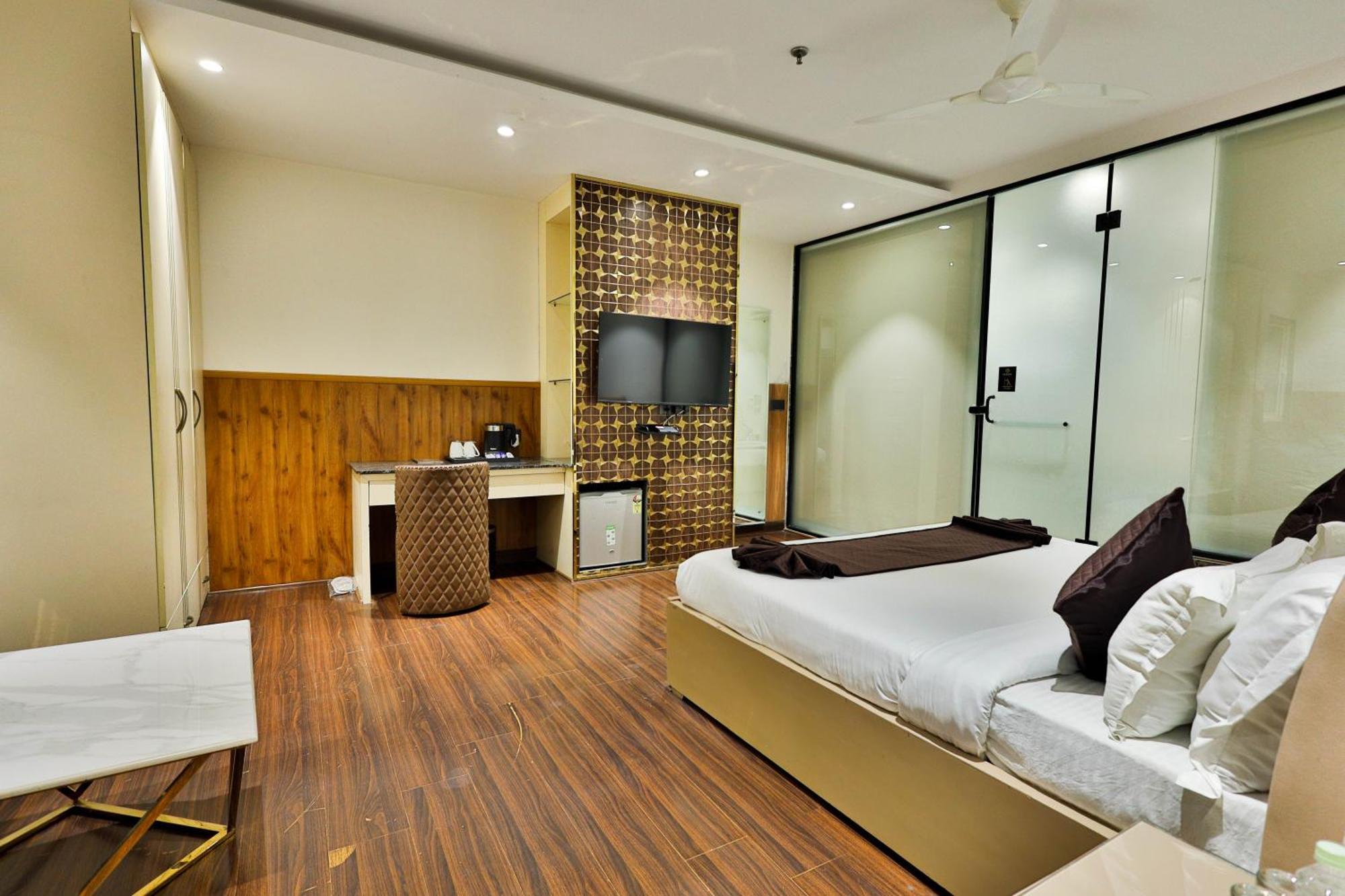 Clay Inn Hotels, Paschim Vihar Delhi  Ngoại thất bức ảnh